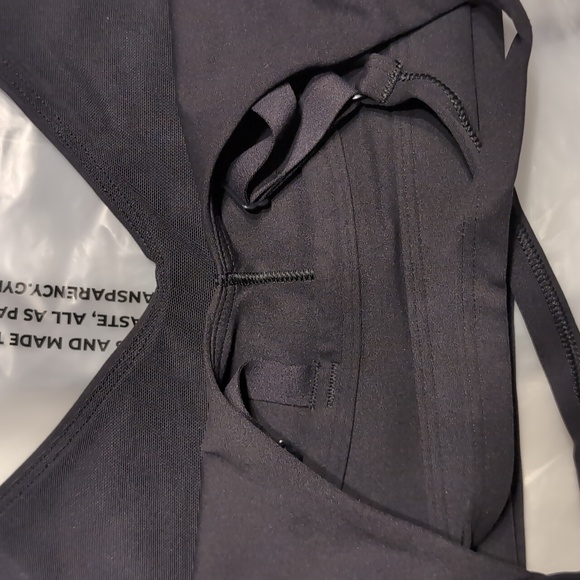 Gymshark sports bra - Black - L - Picture 5 of 7